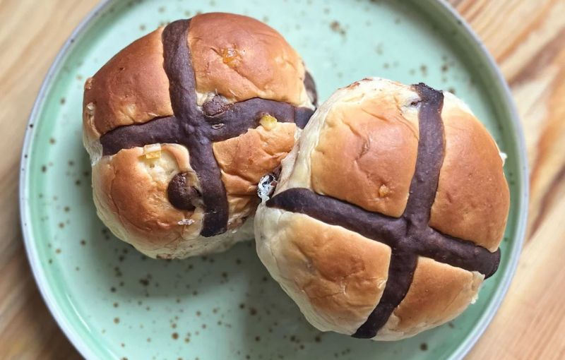 Bakery: Baker Tom's: Easter Chocolate Orange Hot Cross Buns (4 pack)