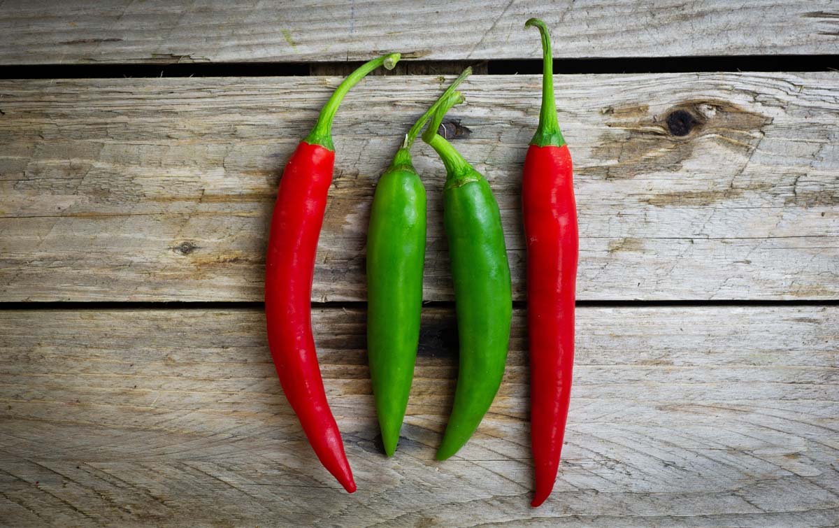 Chillies: Red & Green Chilli Peppers-50g